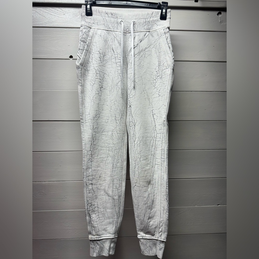 Lululemon scuba white marble sweatpants size 2